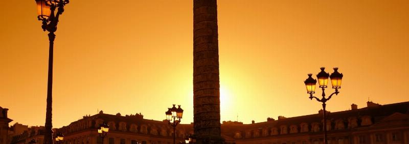 Place Vendôme, un exemple emblématique de l’architecture classique française, mettant en valeur la symétrie et la grandeur sur la paris carte.